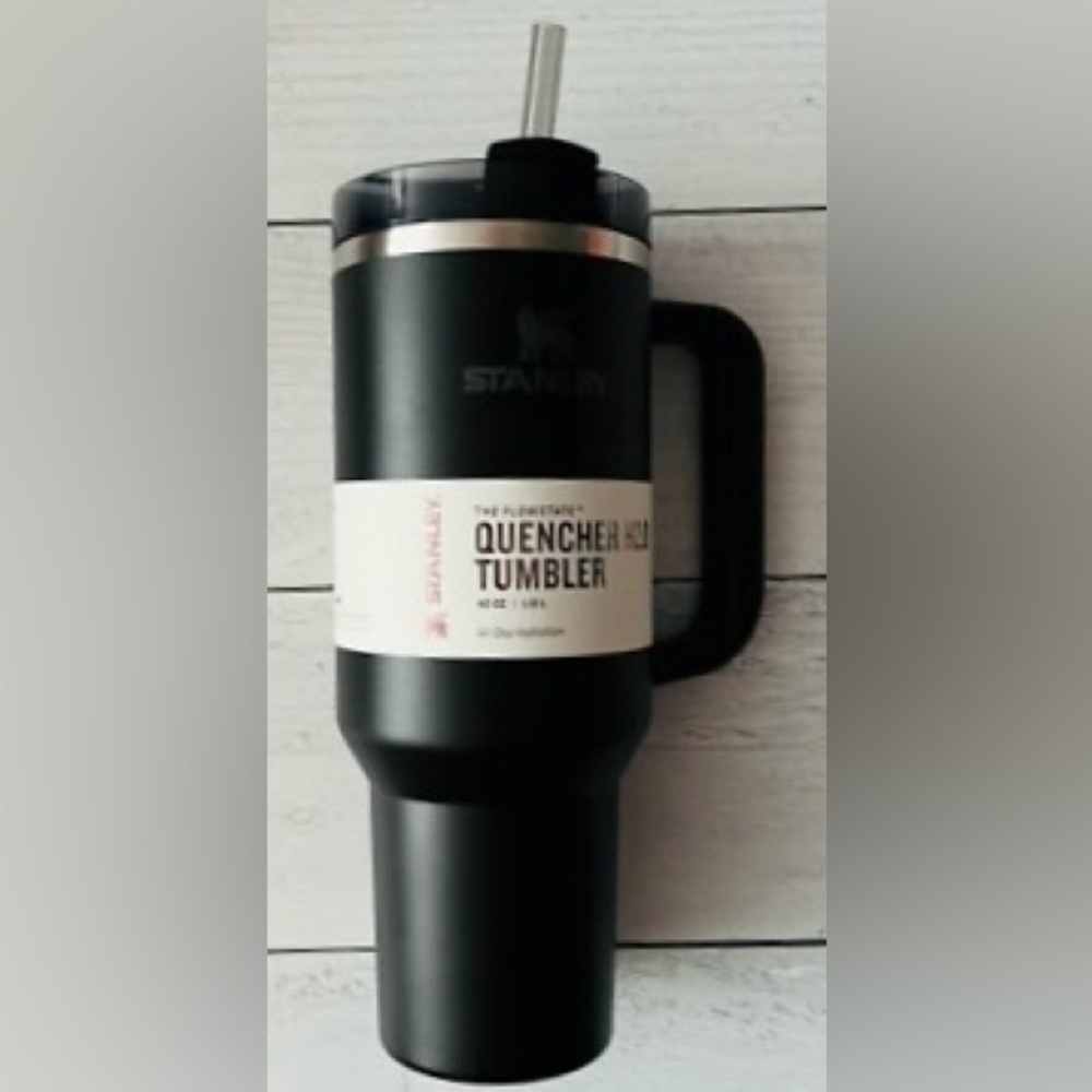 NWT Stanley 40 oz Stainless Steel H2.0 FlowState
Quencher Tumbler - Black Tonal - Picture 4 of 4